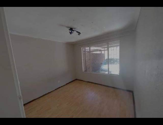 2 BEDROOM TOWNHOUSE FOR SALE IN BIRCH ACRES